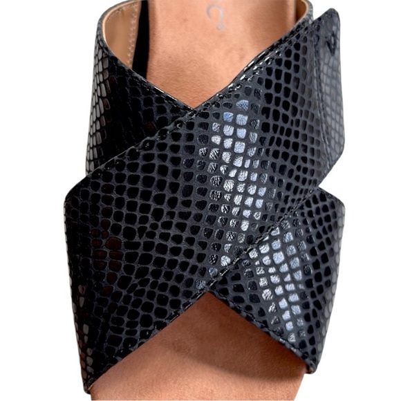 Like New Vionic Leather Leticia Wedge
Sandals Black Size 7.5 - Picture 3 of 11